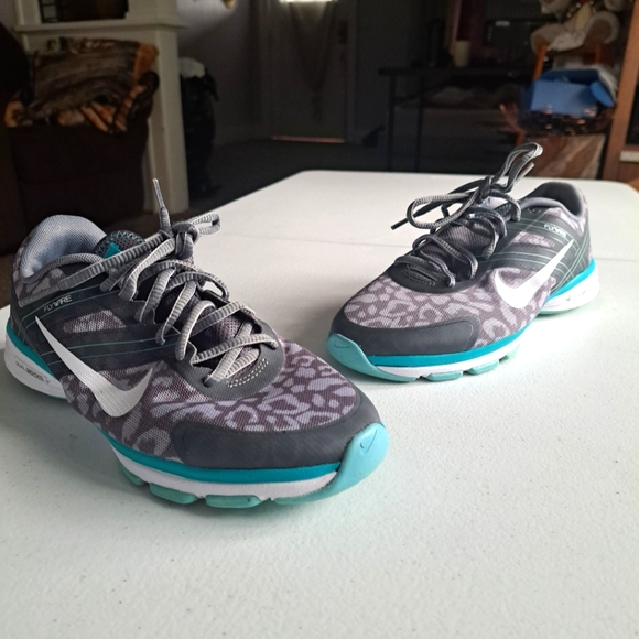 Nike Shoes - Womens Nike Dual Fusion TR 2 Sneakers